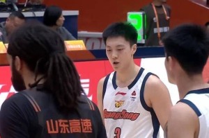球队数据-包含从里尔赛前回应争议到赛后法兰克福迎来里程碑，山东男篮扳平良机的词条